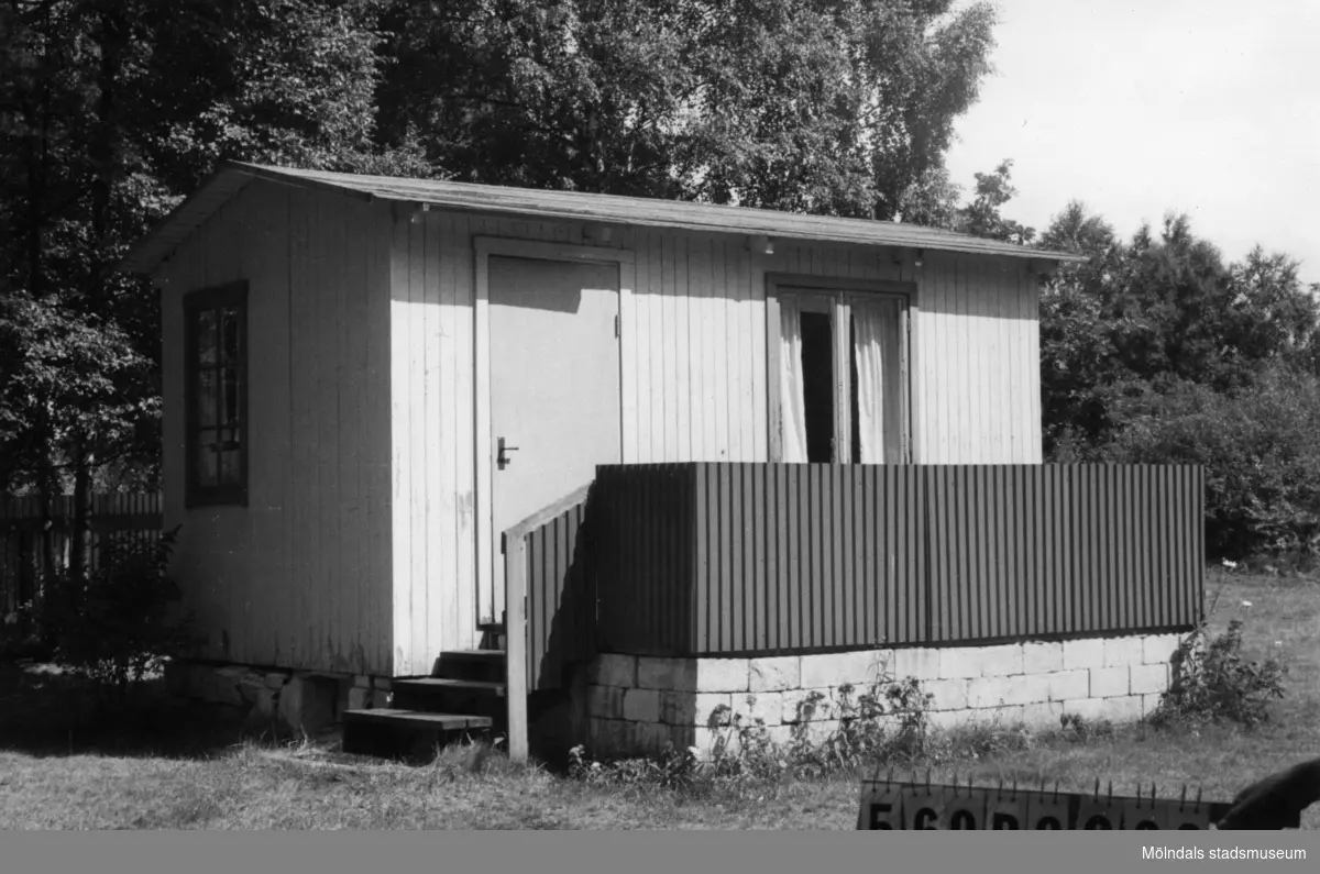 Byggnadsinventering i Lindome 1968. Gastorp 3:60.
Hus nr: 569B2033.
Benämning: fritidshus och två redskapsbodar.
Kvalitet: mindre god.
Material: trä.
Tillfartsväg: framkomlig.