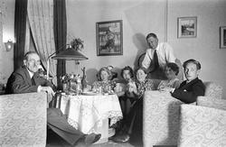 interiør, stue, sofaer, kvinner4, menn3