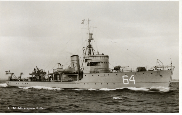 Vykort på minsveparen Kullen, sjösatt 29 okt, 1940, utrangerad 1 april 1966 - Marinmuseum / DigitaltMuseum