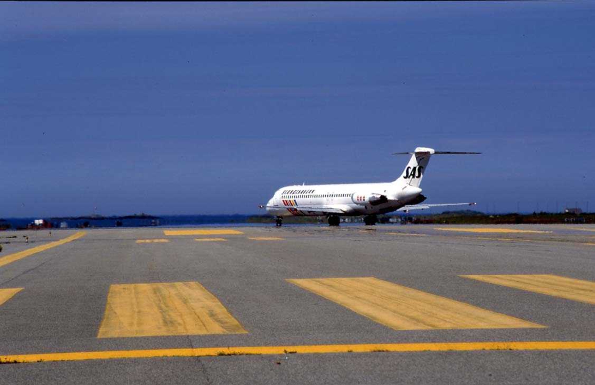 Lufthavn, 1 fly på bakken, OY-KGM DC-9-21 Arnfinn Viking fra SAS