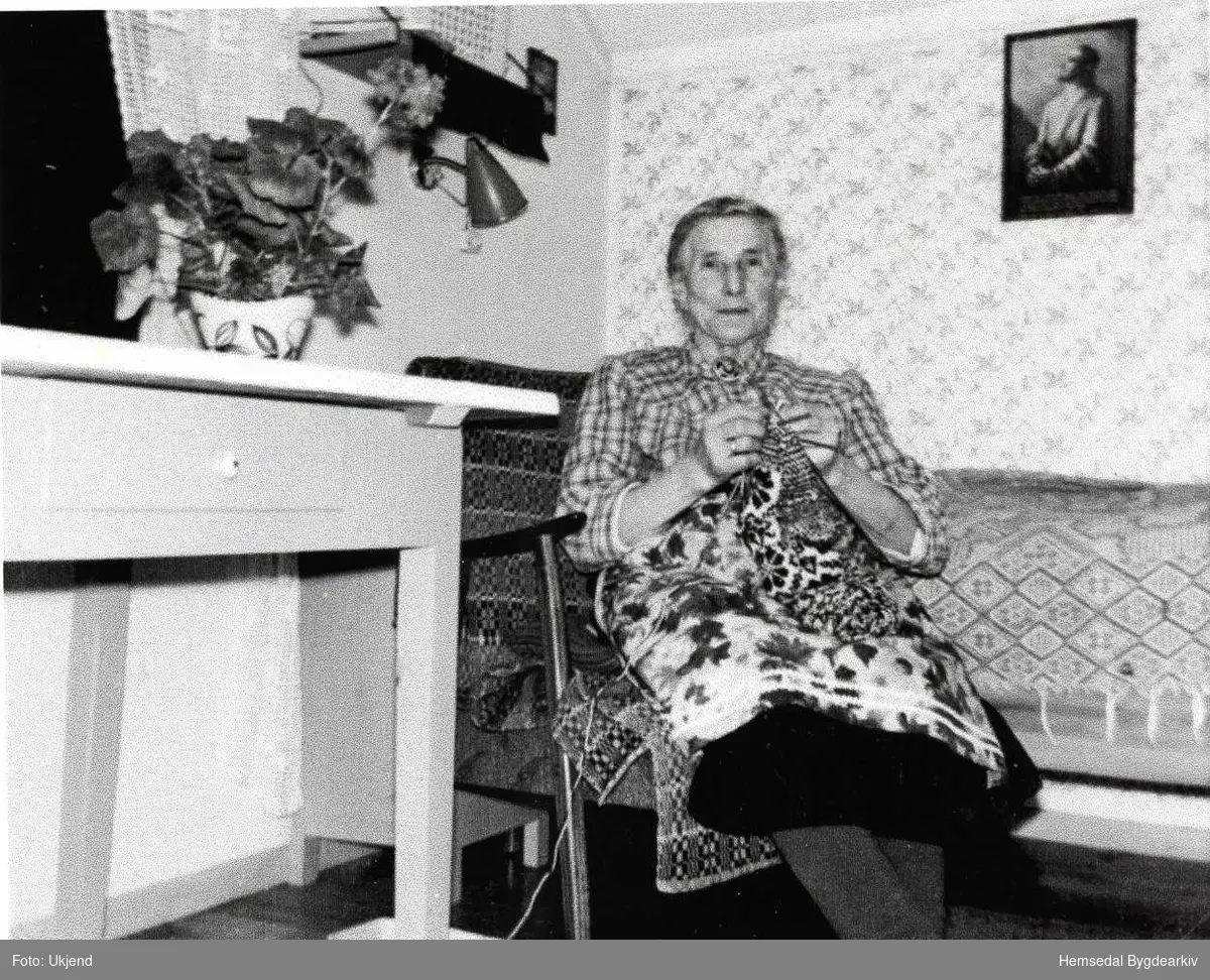Margit Hølto, fødd Engene (1881-1970). Fotografiet er teke ca. 1960.