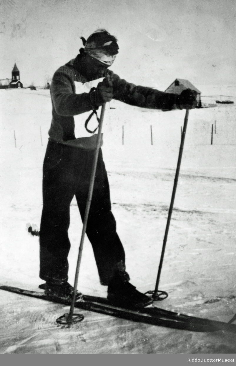 Gilvocuoigi.
En skiløper.