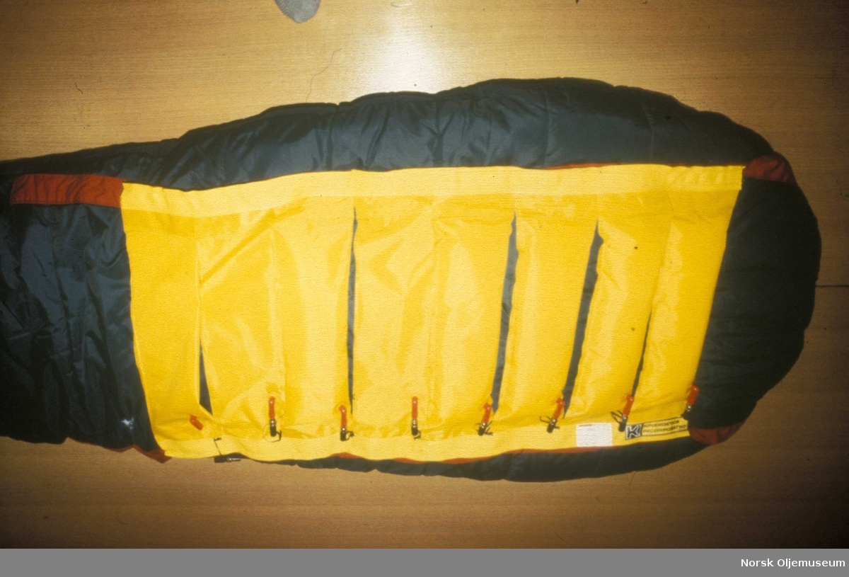 Soveposen fra kinergetics med 
opplåsbare puter på ryggen for ikke å
komme i direkte kontakt med klokkeveggen.
Ca. 1983
