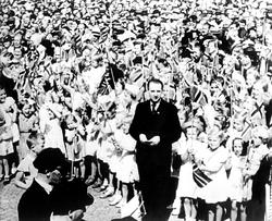 Kongebesøk, flagg, barn, pentøy, finstas,