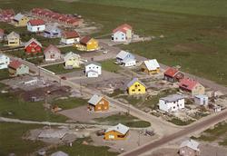 Flyfoto 17. juni 1962 av bebyggelse i Statsminister Kolstads