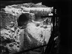 Gravearbeid, mur med store rør. datert 20. januar 1936