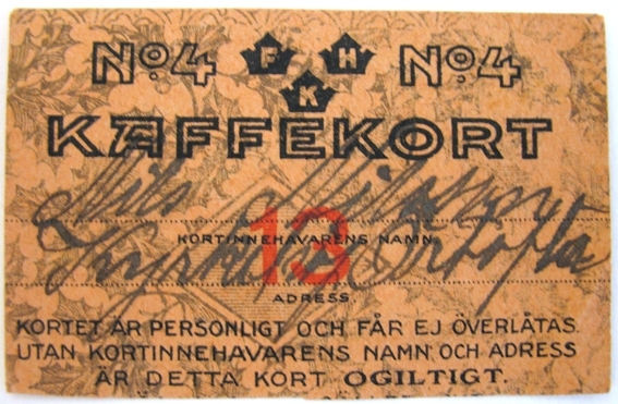 Ransoneringskort för kaffe . Kupongen finns kortinnehävarens namn Nils Nilsson, Kyrkehof Örtofta.


Föremålet hittat omärkt i samlingarna 2007.
