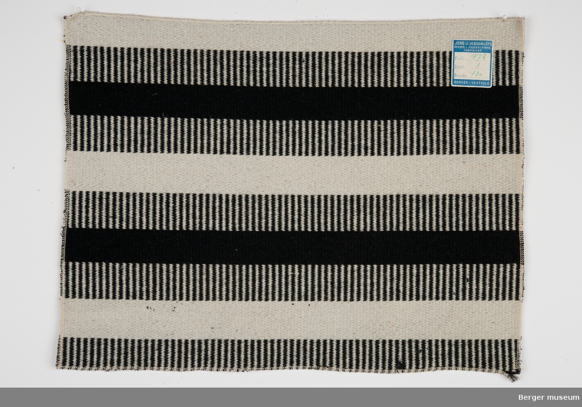 Møbelstoff, metervare
Enkeltprøve
Tverrstripet med brede striper