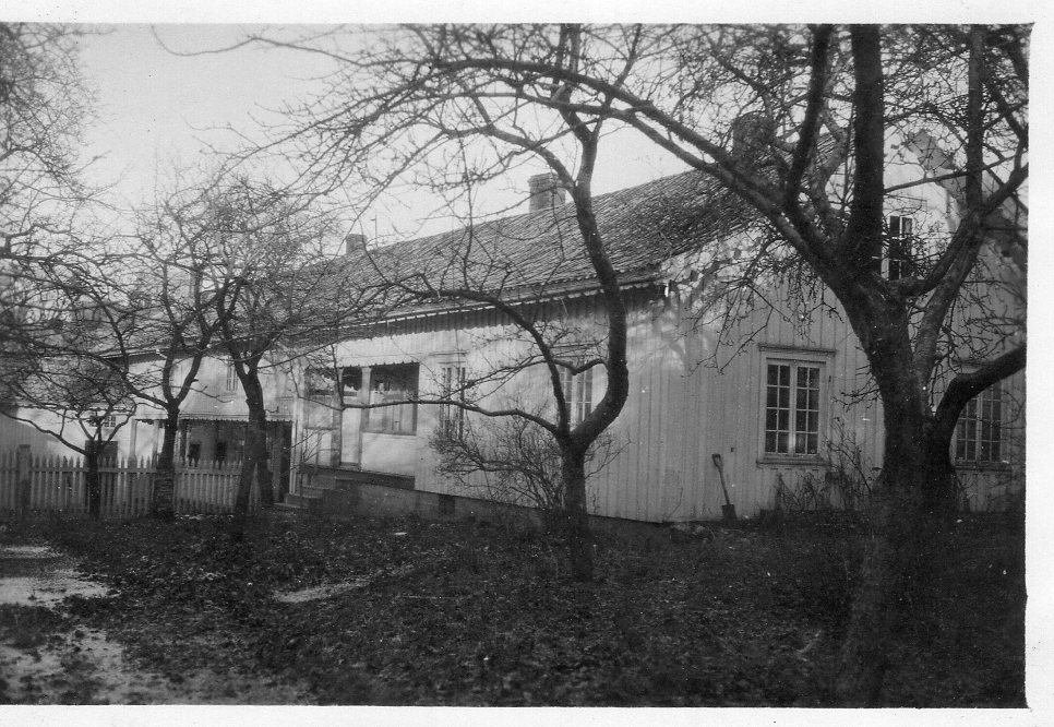 Cochegården (Rådhuset), Brevik, Telemark (interiør og eksteriør og personer), ca. 1928-41