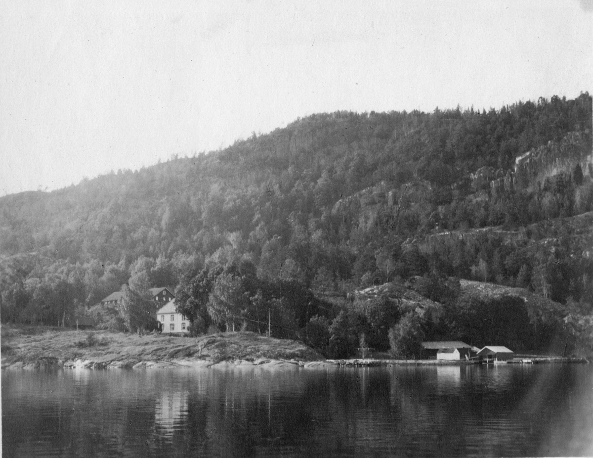 Frøvik gård, Sannidal sett fra sjøen. 07.09.1921