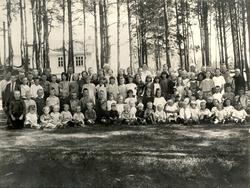 Skolebespisning på Borgestad 1924. Skolebespisningen ble arr