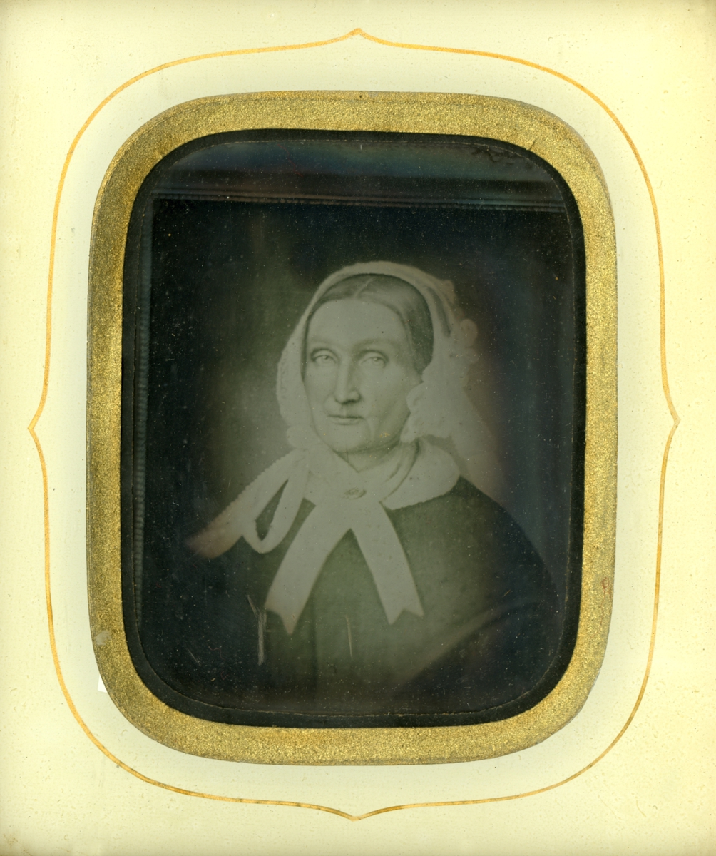 Ferrotype med portrett av eldre kvinne