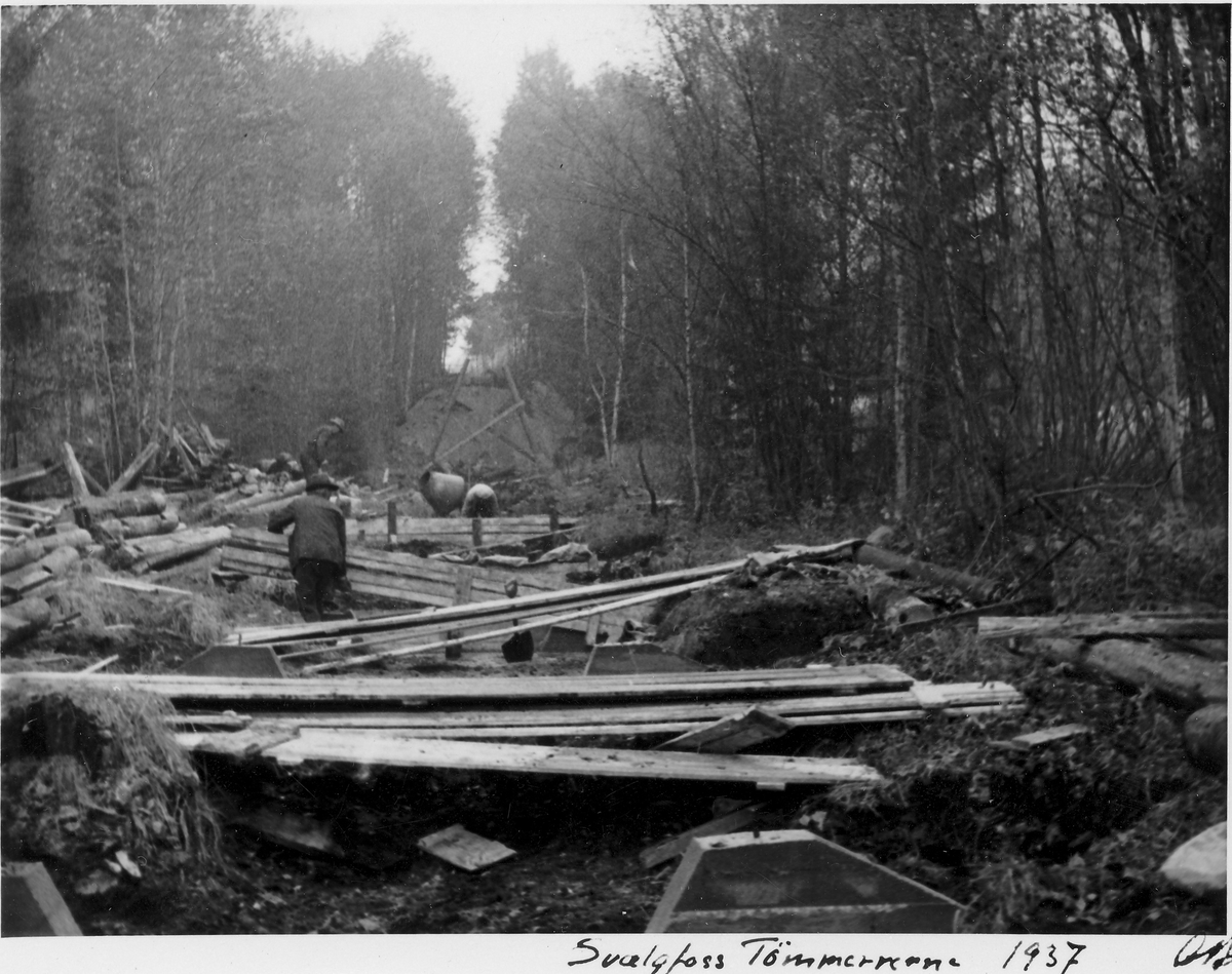 Svælgfoss tømmerrenne 1937
Menn i arbeid med å anlegge tømmerrenna