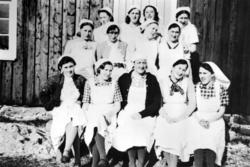 Juliussen, Janna Stene, lærer Torlaug Sakshaug, Solveig Pede