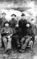 Foran til høyre Johannes Severein og gutten er Johan H. Skag