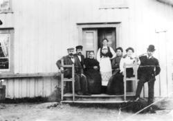 Fra venstre: Lars Hage, 3 ukjente, Erikka Hage, Jonetta Holm