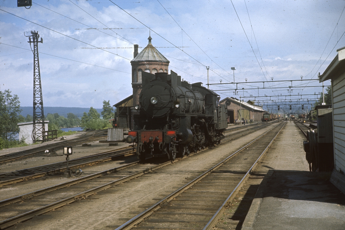 Damplokomotiv type 31b nr. 448 på Kongsvinger stasjon.