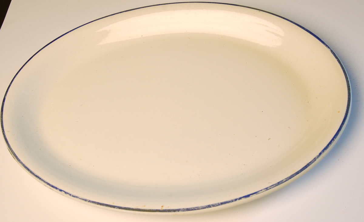 Form: Ovalt porselen Anretningsfat til servering av mat