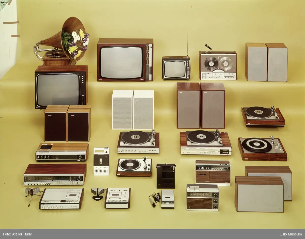 audiovisuelt utstyr, brunevarer, platespillere, høyttalere, fjernsynsapparater, radioer, kassettspillere, båndspiller