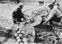 Brolegging av en av byens gater.