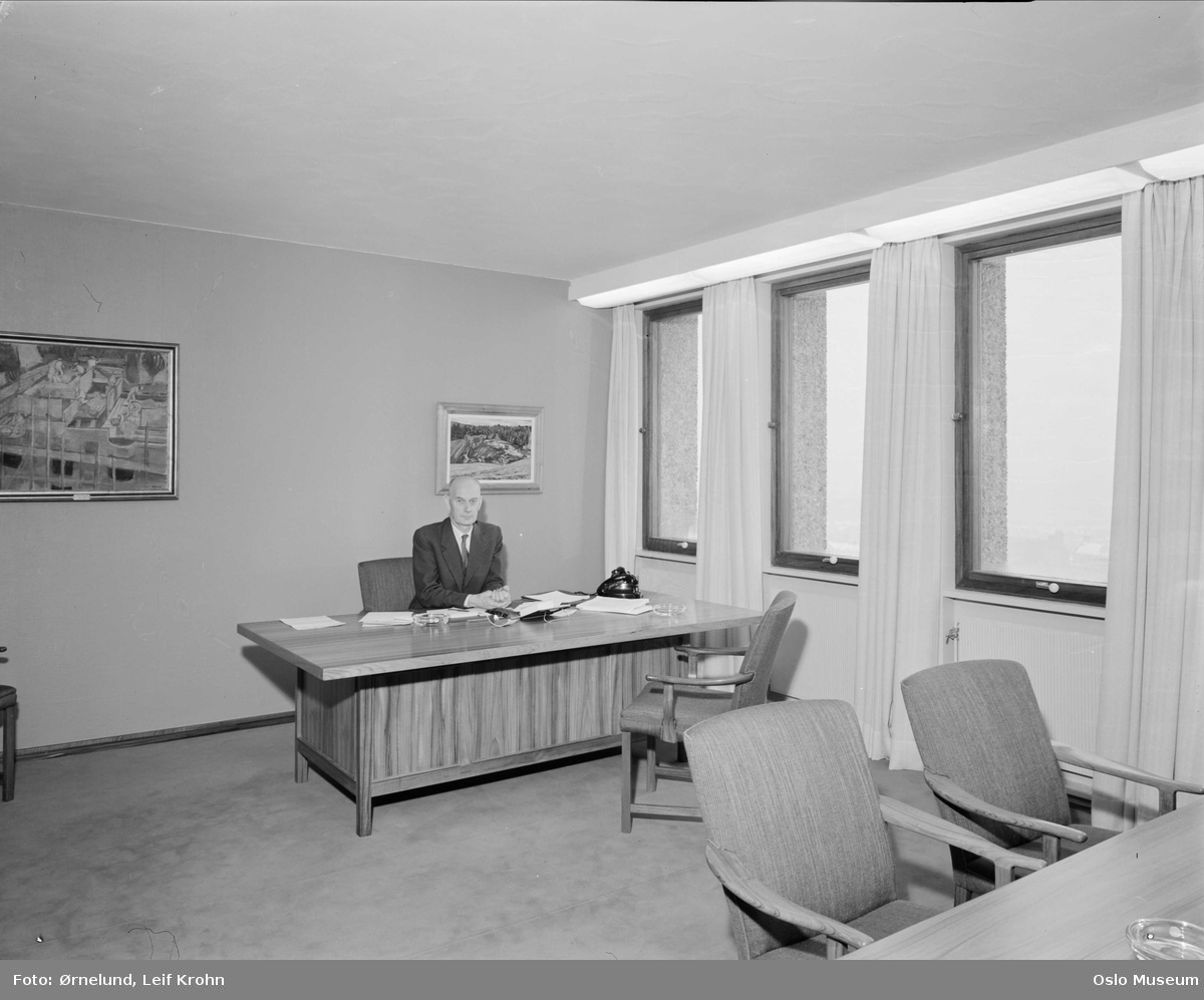 regjeringskvartalet, høyblokken, interiør, statsministerens kontor, mann, statsminister, sittende ved skrivebord