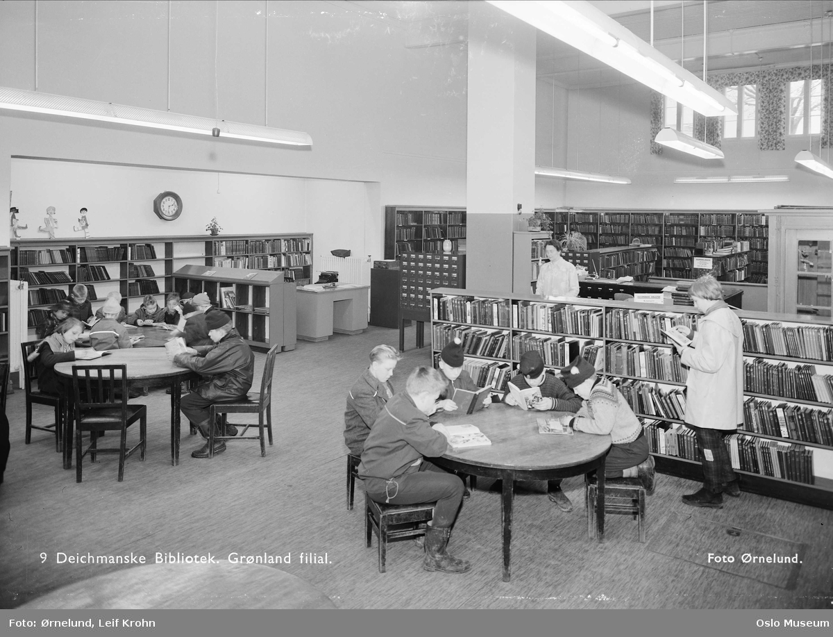 Deichmanske bibliotek, Grønland filial, interiør, mennesker