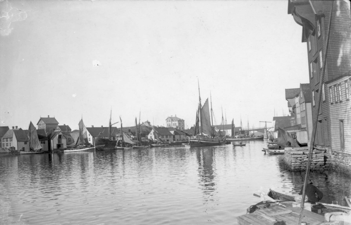 Havn - Båter - Sjøhus - Sildefiske.