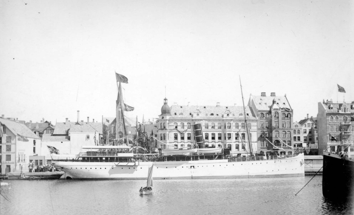 Dampskip Byeksteriør Jubileum. Fra Kongebesøket i Haugesund 1906