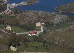 Fillan med butikk og kirke