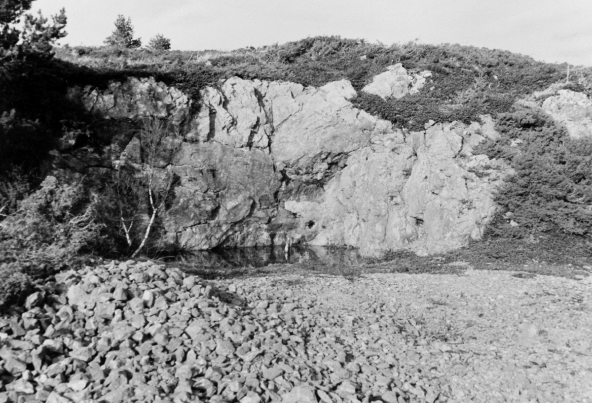 Sølvgruvene på Meland. Rester etter gruvedrift langs veien Hopsjø - Minde