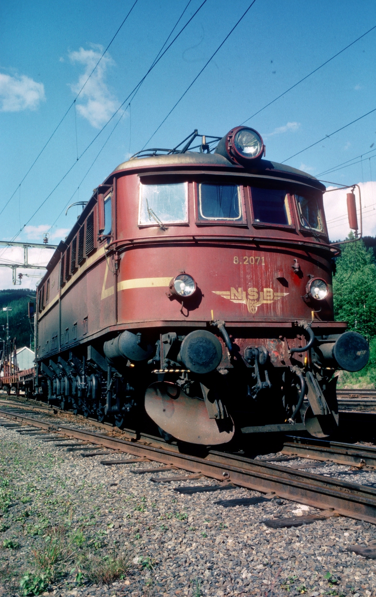 NSB elektrisk lokomotiv El 8 2071 på Tinnoset.