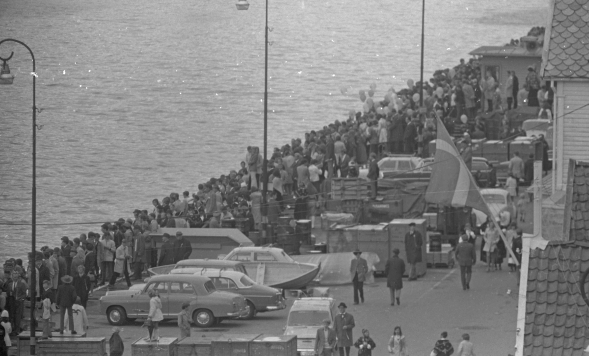 17. mai - 1971.  Del 1 av 7. Roing. Båt-racing.