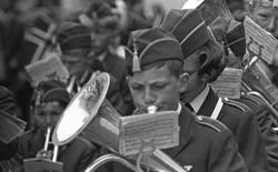 17. mai - 1970.  Del 3 av 4. Barne- og folke-tog. Barneleker