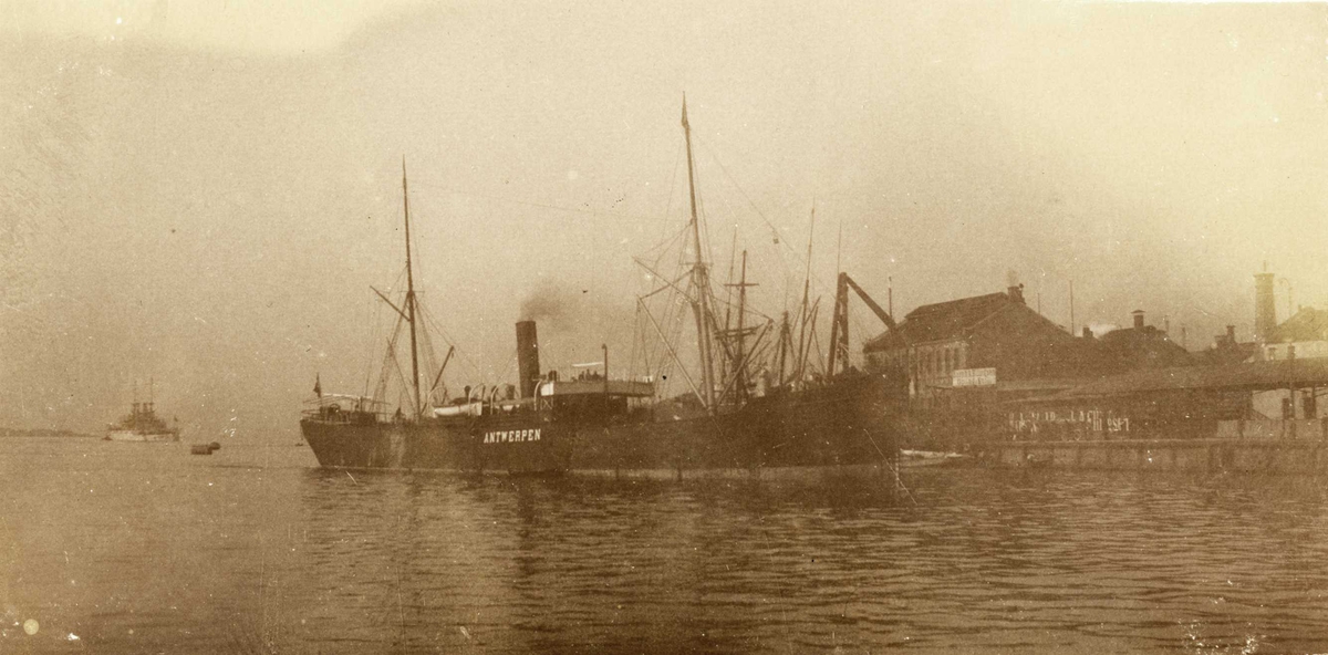 D/S Antwerpen (b.1887, C.S. Swan & Hunter, Wallsend, Newcastle-on-Tyne). Rederi: Det Forenede Dampskibs-Selkab.
