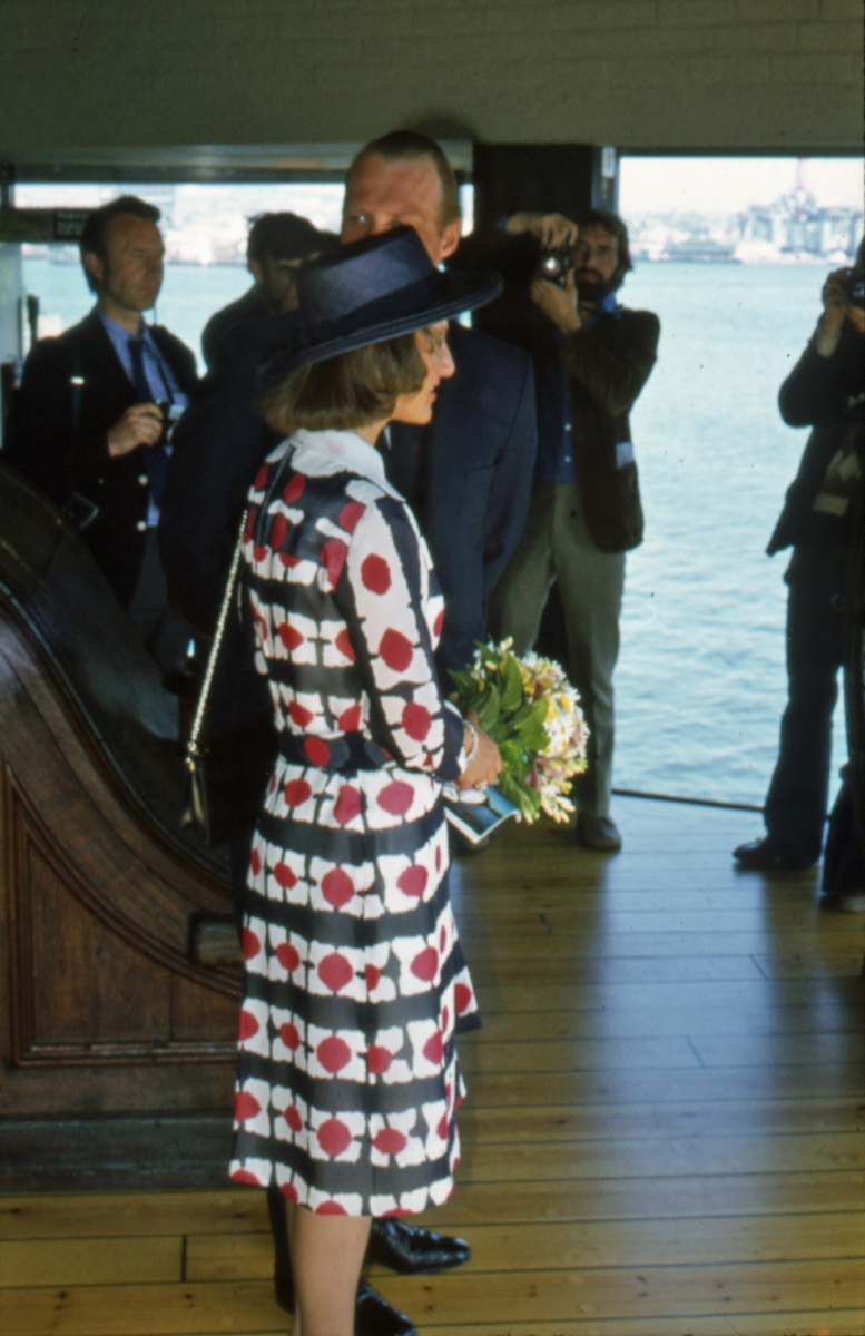 Kronprinsparet inspiserer utstillingen. - Åpningen av Norsk Sjøfartsmuseum på Bygdøynes.