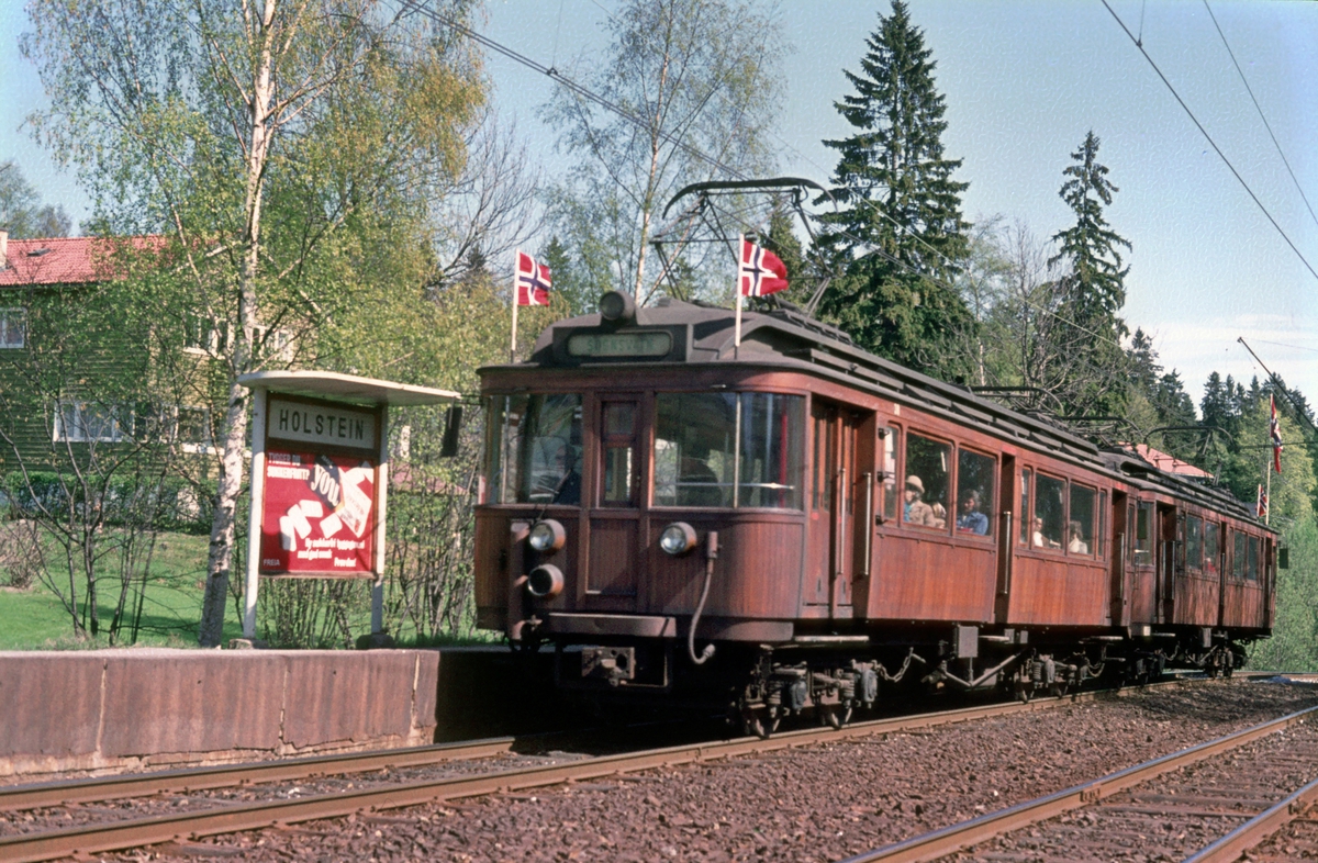 A/S Holemnkolbanen, Sognsvannsbanen. Holstein stasjon. Vogn 38 og 40, type 1914 (Skabo, Westinghouse, HKB verksted).