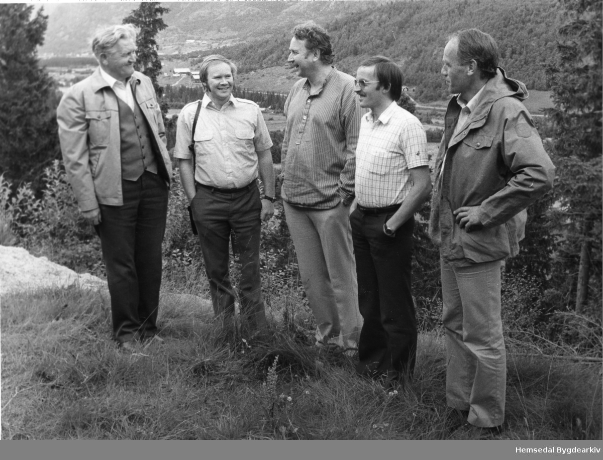 Interessentane i "Tottenprosjektet" i 1981.
Frå venstre: styreformannen i Hemsedal Skiheiser Ola Eikre, Arne Møllerplass, Torbjørn Rustberggard, Odd Holde og Arve Larsen.