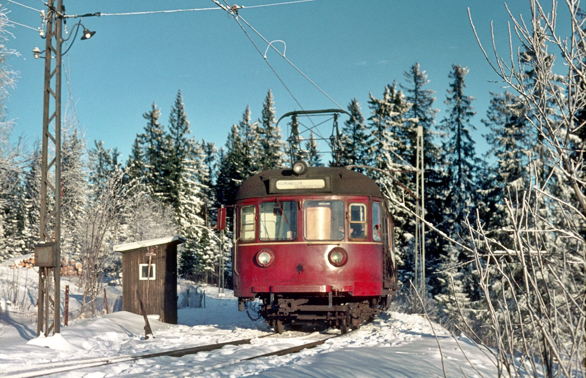 A/S Holemnkolbanen. Oslo Sporveier. Tryvannsbanen. Vogn 501, type 1946 (Skabo, NEBB).