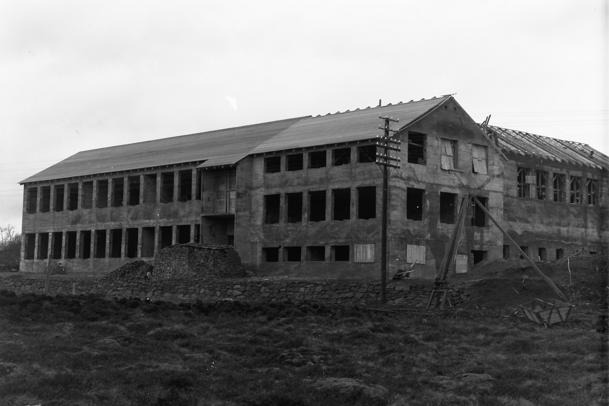 Alsvåg skole under bygging ca. 1951