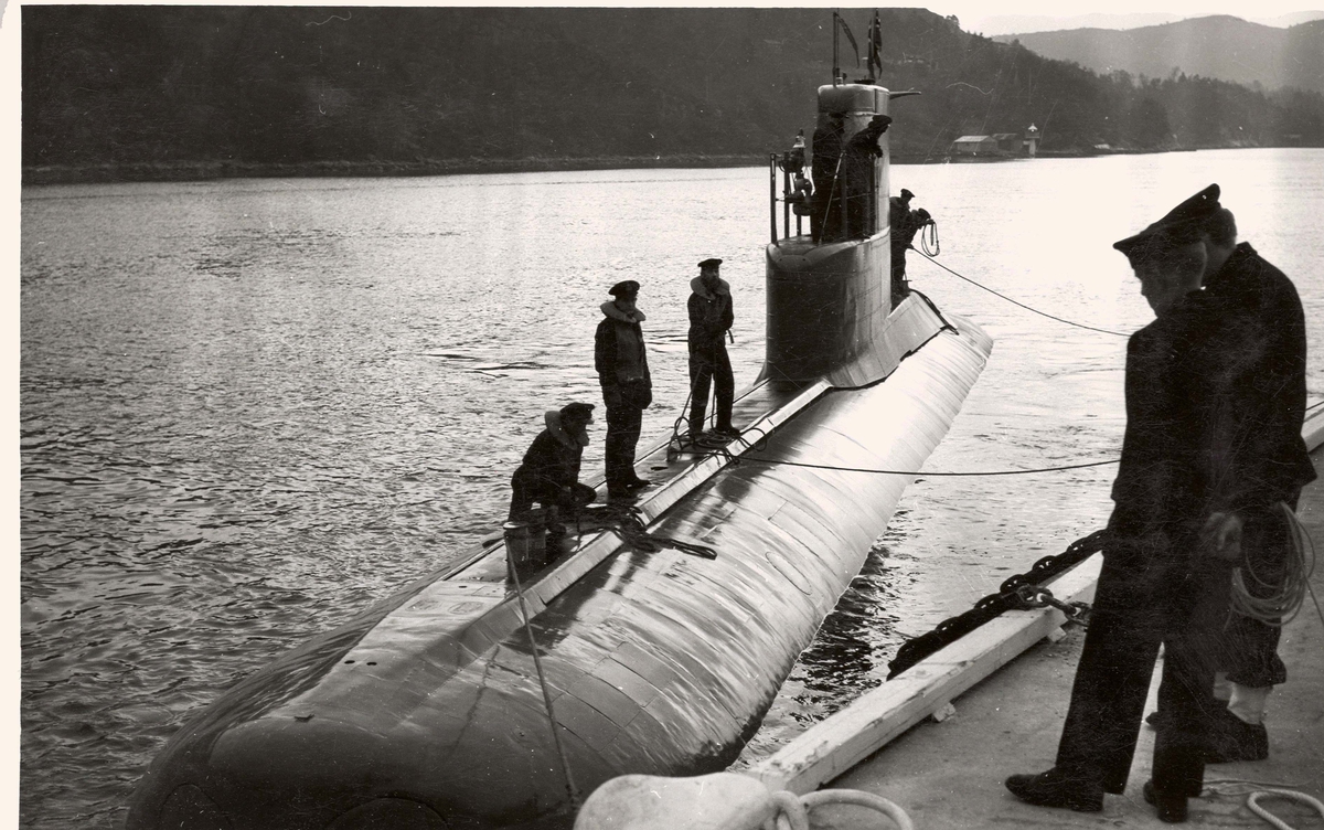 Motiv: Undervannsbåten KNM Kobben (S310)(Ex U 3)60 grader babord baug