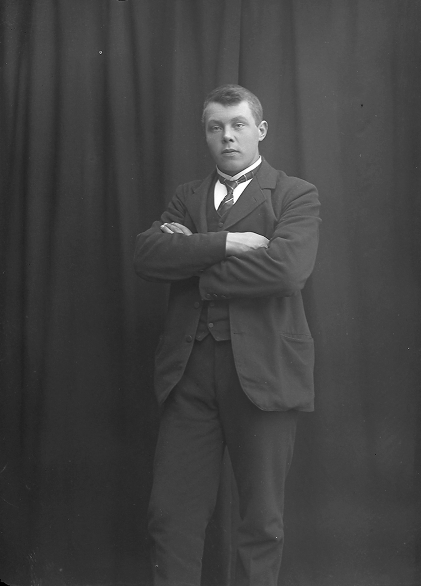 Portrett.( Usikkert) Astrup Pedersen Sæthre, f. 1892, Engelsnes, Moskenes.