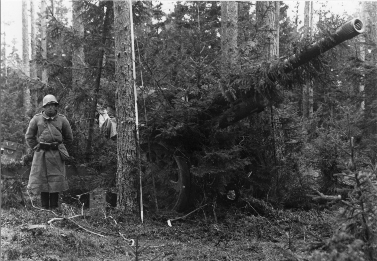 Kanon m/1934. 10,5 cm. A 6 övningsfält. Furir Bengt Holtz.