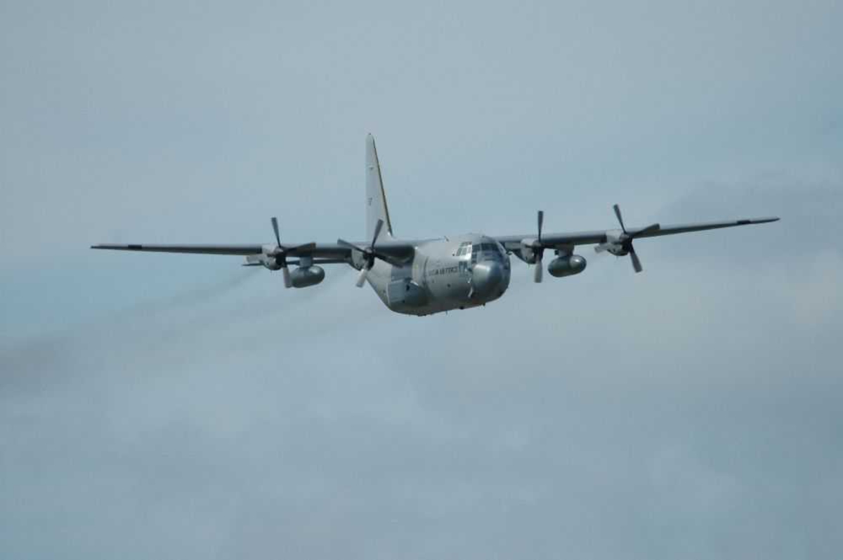 Ett fly i luften. Lockheed C-130 J Hercules, 957.