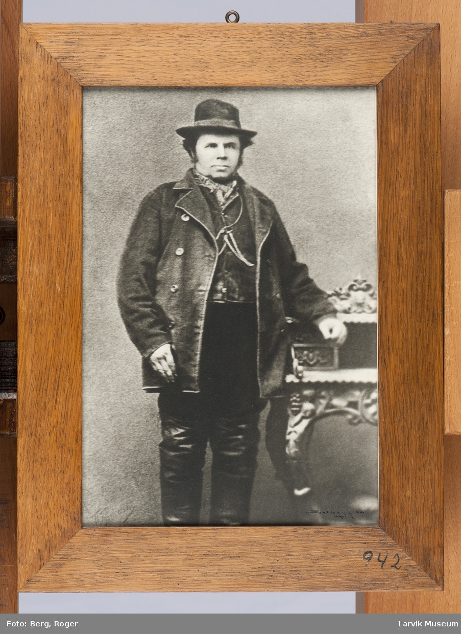 Anders Jacob Johansen/Johannessen også kjent som Ulabrand - var en kjent los. Han var bosatt i Ula - Vestfold, Norge. Tjenestegjorde som los fra ca. 1850 til han omkom under en høststorm i 1881.
