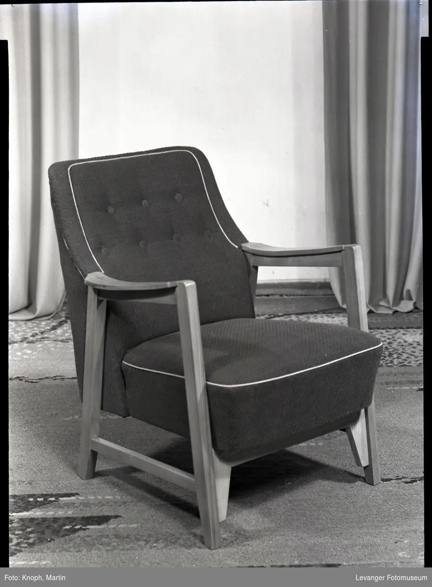 Møbel produsert av Nordenfjeldske stol og møbelfabrikk  I