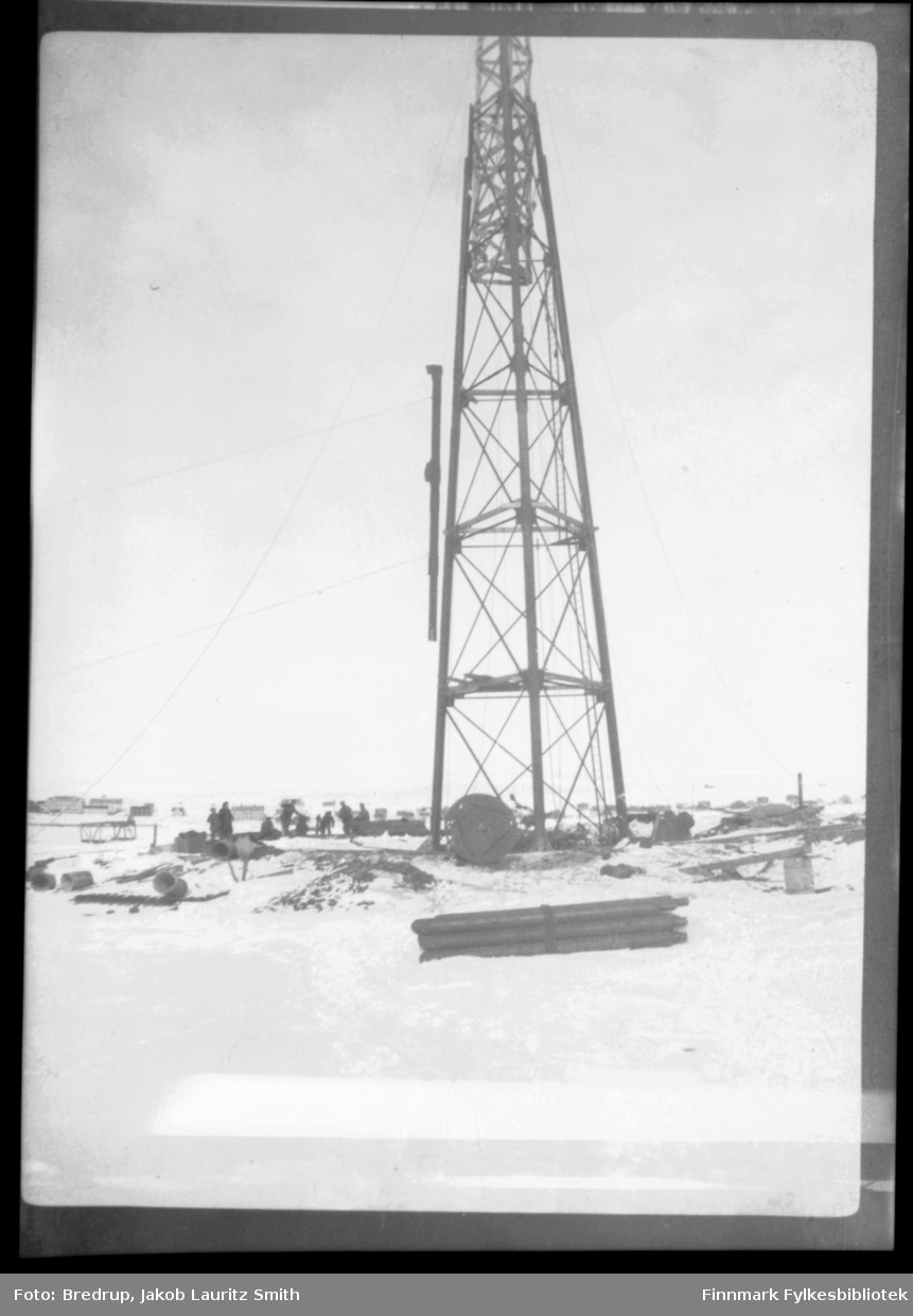 Arbeidere ved luftskipsmasta på Vadsøya.  Enten er dette mens masta var under oppføring i 1926, eller under forberedelsene til Italias landing i 1928.