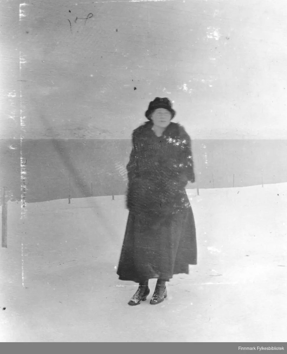 På veien ved fabrikken, februar 1918