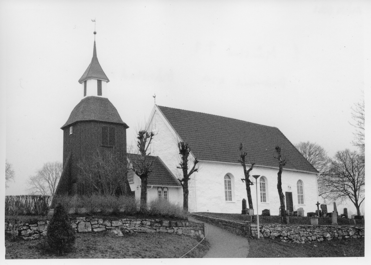 Exteriör.  Månstad kyrka