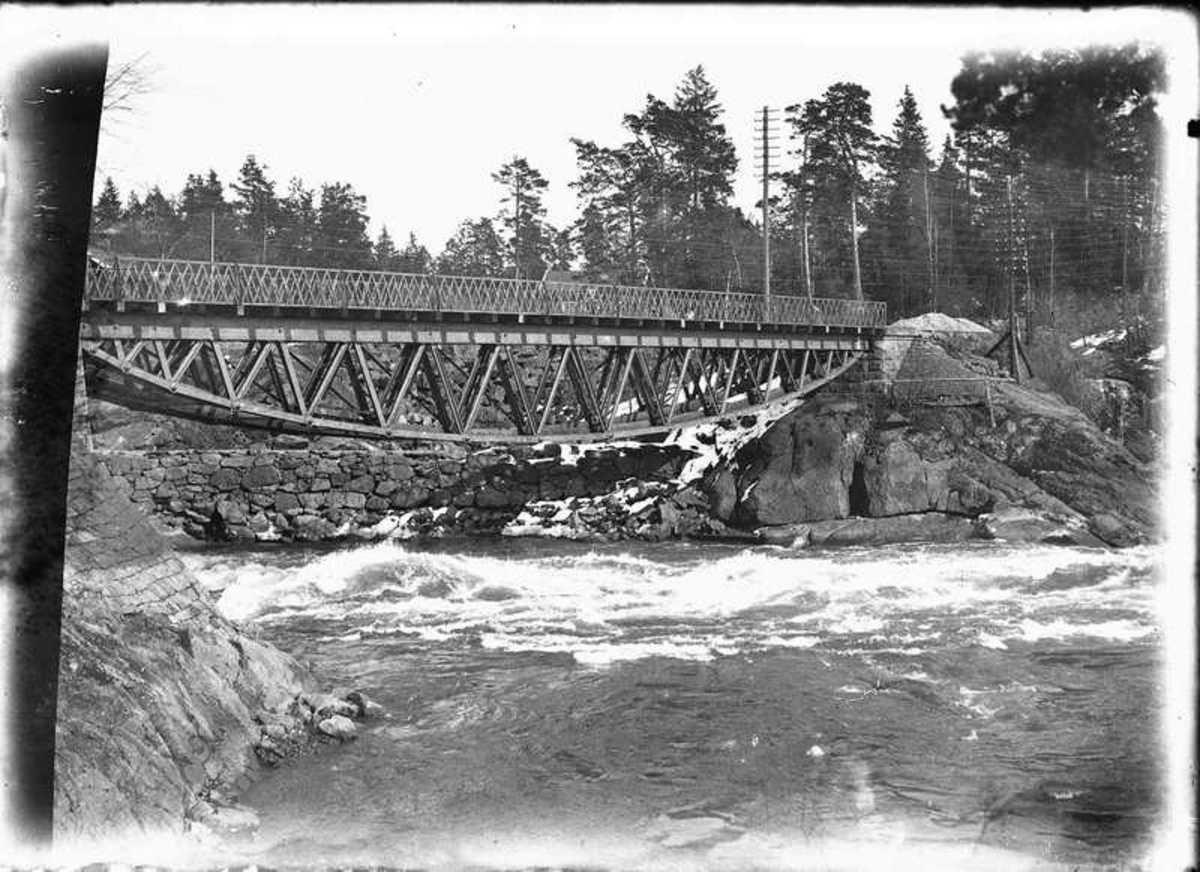 Stålbron, järnvägsbron över Huvudnäsfallet. - Vänersborgs museum ...