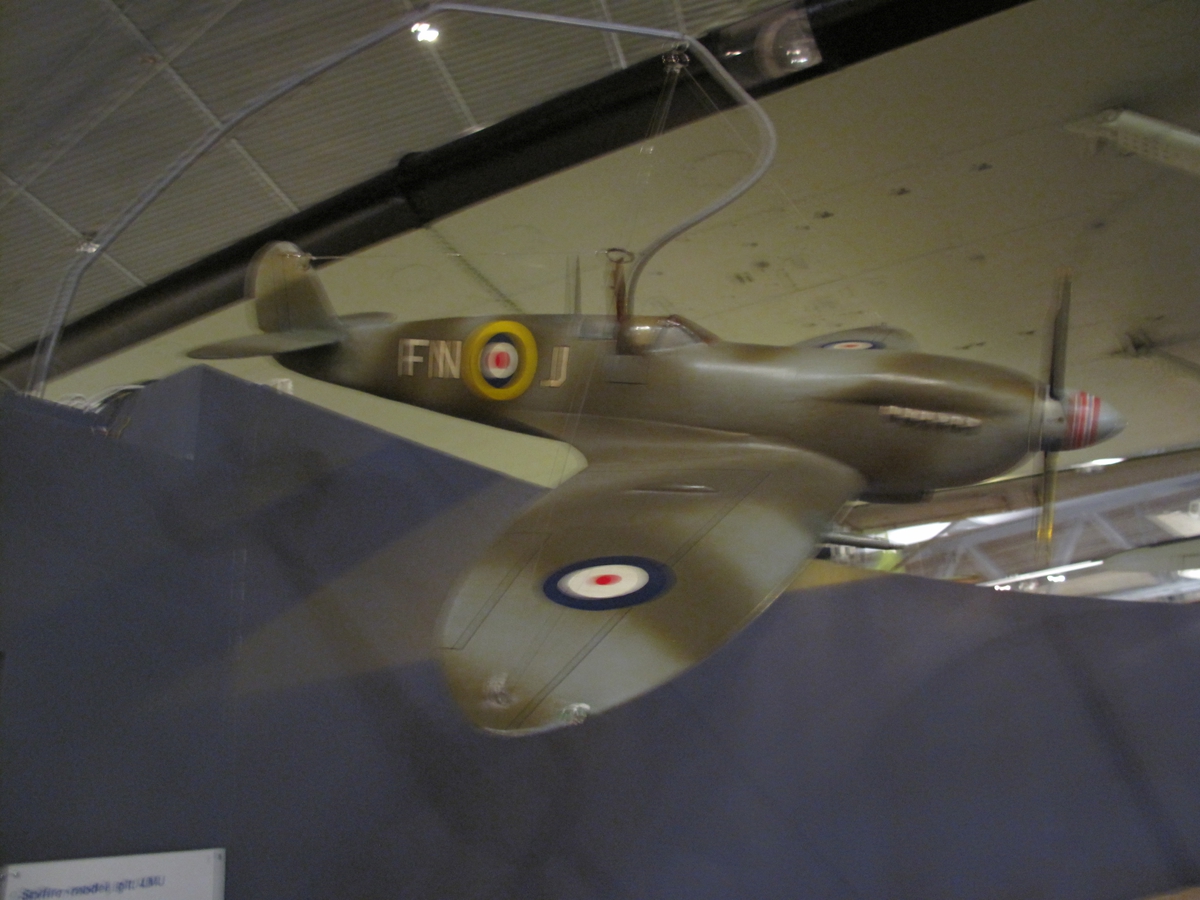 Modell Spitfire FN-J